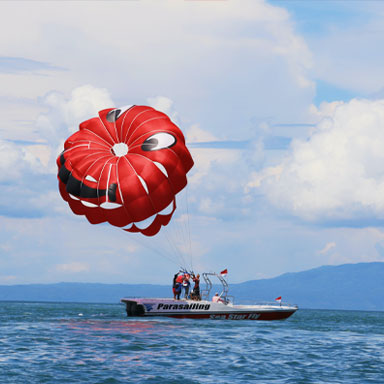 parasailing en la isla de Tabarca